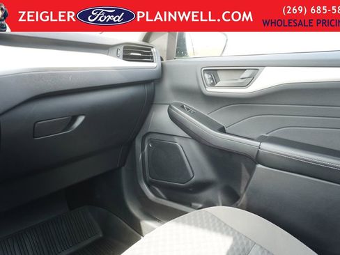 Used 2022 Ford Escape SE w/ Cold Weather Package image 33