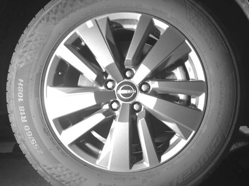 Used 2025 Nissan Pathfinder SV image 13