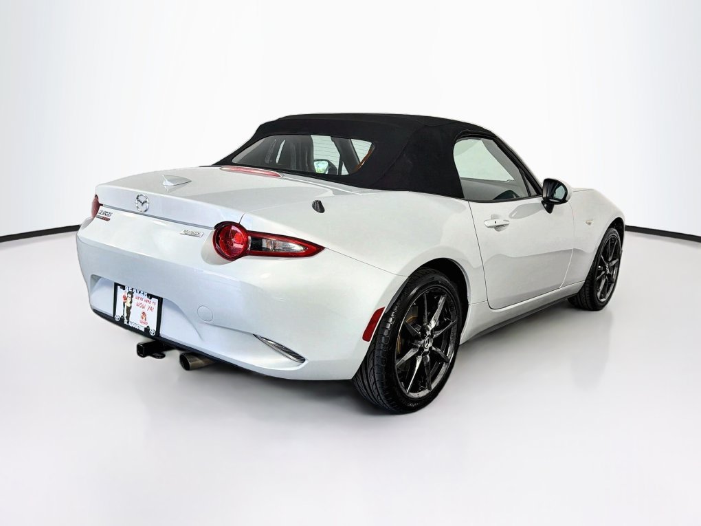 Used 2016 MAZDA MX-5 Miata Grand Touring RWD image 10