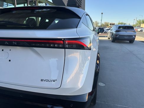 Used 2024 Nissan Ariya FWD image 14