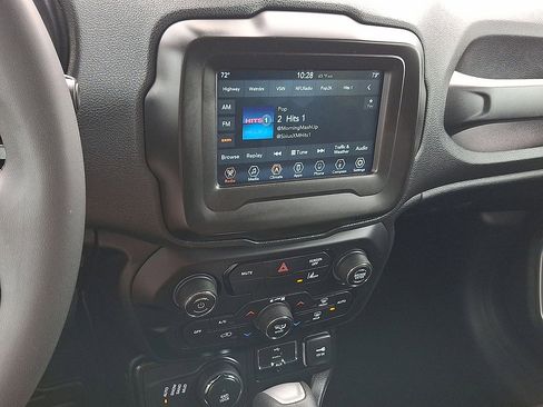 Used 2021 Jeep Renegade Latitude AWD/4WD image 16