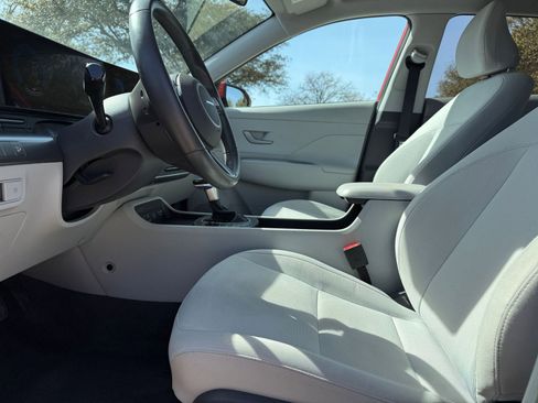 Used 2025 Hyundai Kona SEL image 27