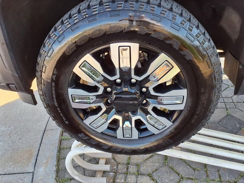 Used 2024 GMC Sierra 2500 Denali w/ Denali Reserve Package AWD/4WD image 5