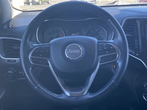 Used 2020 Jeep Cherokee Latitude Plus w/ Comfort/Convenience Group AWD/4WD image 14