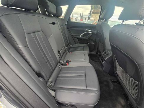 Used 2025 Audi Q5 Premium Plus w/ Premium Plus AWD/4WD image 12