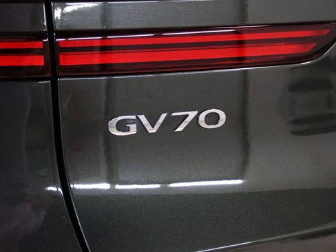 Used 2025 Genesis GV70 2.5T AWD/4WD image 12