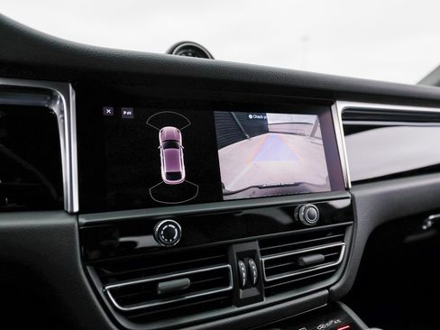 Certified 2022 Porsche Macan image 19