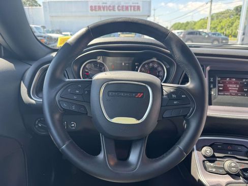 Used 2016 Dodge Challenger SXT RWD image 12