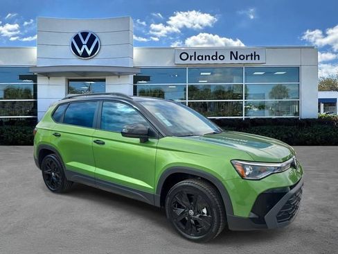 New 2026 Volkswagen Taos SE FWD image 1