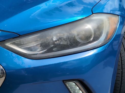 Used 2017 Hyundai Elantra Limited FWD image 6