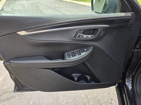 Used 2017 Chevrolet Impala LT FWD image 13
