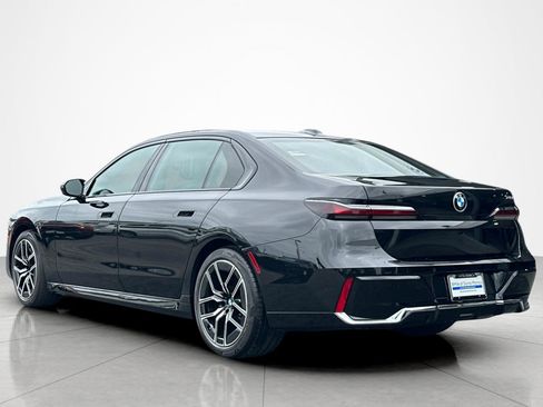 Used 2024 BMW 740i w/ Premium Package RWD image 3