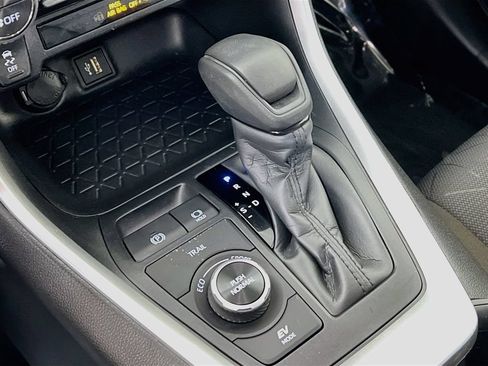Certified 2025 Toyota RAV4 XLE AWD/4WD image 15