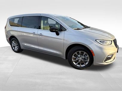 New 2026 Chrysler Pacifica Select