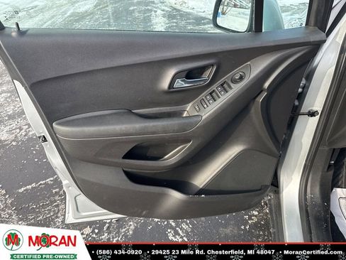 Used 2020 Chevrolet Trax LS image 9