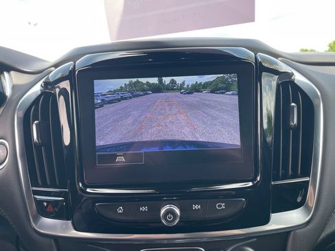 Used 2023 Chevrolet Traverse LT FWD image 11