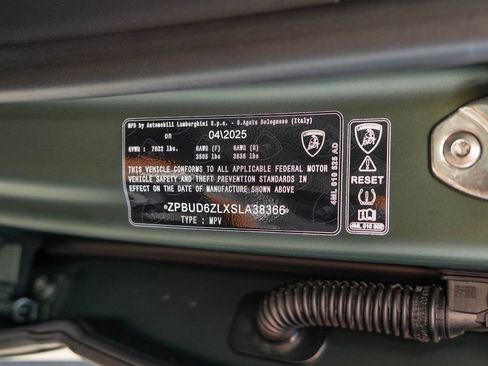 New 2025 Lamborghini Urus SE image 47