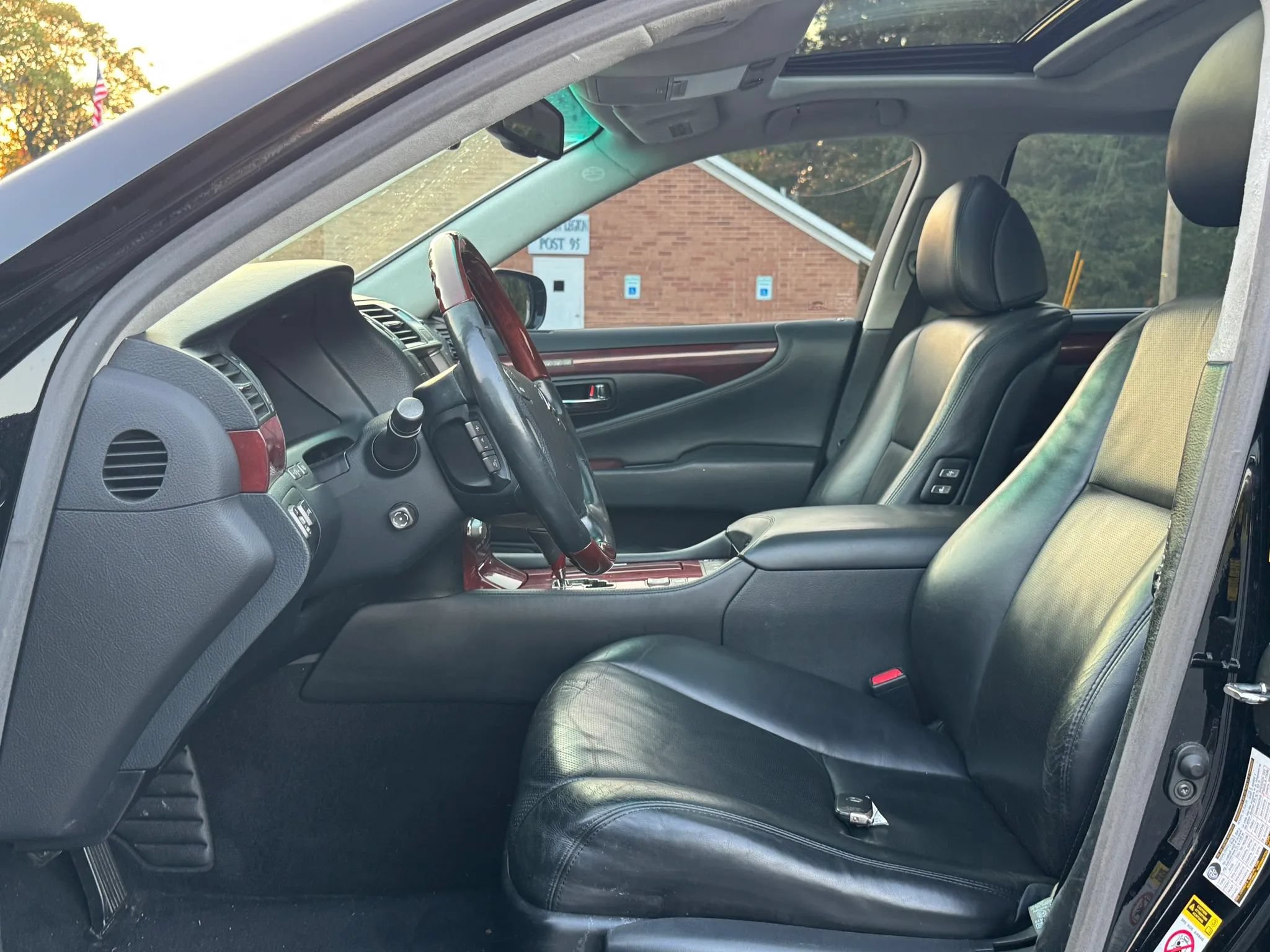 Used 2010 Lexus LS 460 L w/ Luxury Pkg RWD image 13