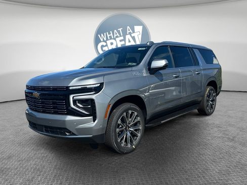 New 2025 Chevrolet Suburban High Country AWD/4WD image 8