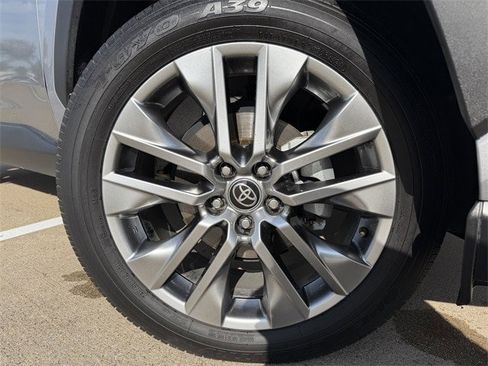 Used 2023 Toyota RAV4 XLE Premium image 10