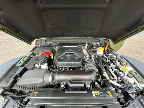 Used 2024 Jeep Wrangler Unlimited image 28