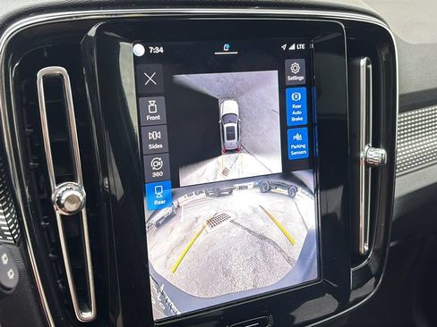 Certified 2025 Volvo XC40 B5 Plus AWD/4WD image 19