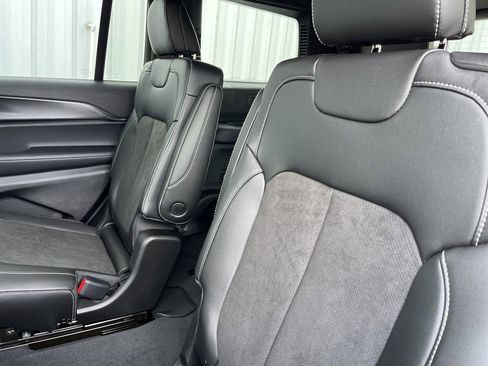 New 2025 Jeep Grand Cherokee L Altitude image 39