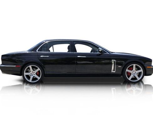 Used 2006 Jaguar XJ Vanden Plas Super V8 Portfolio RWD image 2