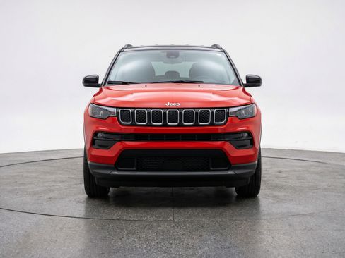 Used 2025 Jeep Compass Limited image 2