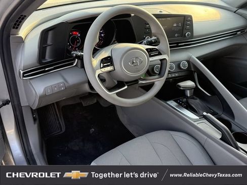 Used 2021 Hyundai Elantra SE FWD image 6