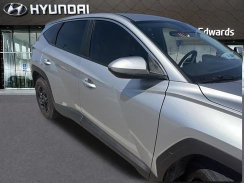 Used 2023 Hyundai Tucson SE AWD/4WD image 3