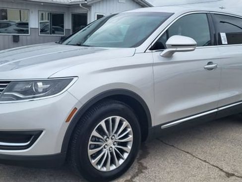 Used 2018 Lincoln MKX Select w/ Select Plus Package AWD/4WD image 17