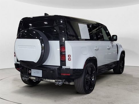 New 2025 Land Rover Defender 110 X-Dynamic SE image 5