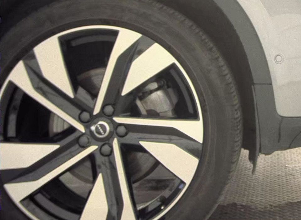 Used 2025 Volvo XC40 B5 Plus w/ Protection Package Premier AWD/4WD image 9