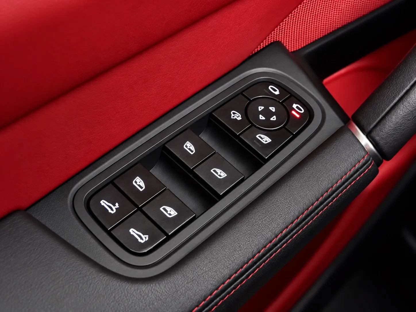 Used 2021 Porsche Cayenne GTS AWD/4WD image 38
