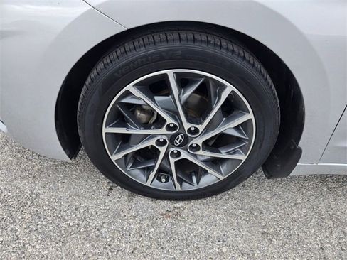 Used 2019 Hyundai Elantra Limited w/ Cargo Package image 21