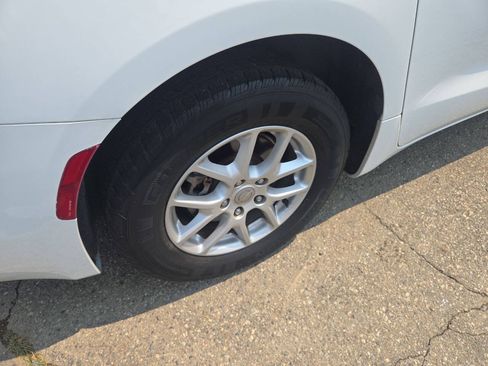 Used 2017 Chrysler Pacifica LX FWD image 13