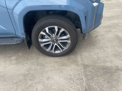 Used 2025 Toyota 4Runner Limited AWD/4WD image 6