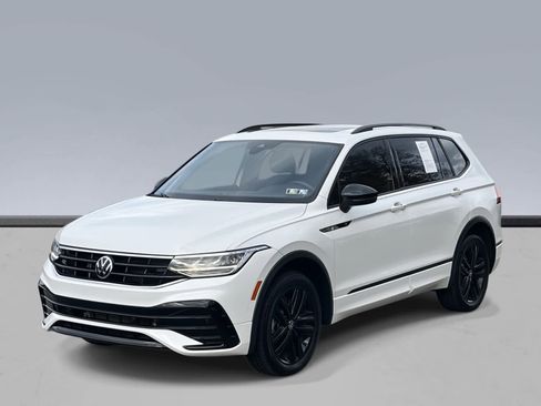 Used 2022 Volkswagen Tiguan SE R-Line image 1