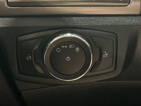 Used 2018 Ford Fusion SE w/ Fusion SE Technology Package image 37