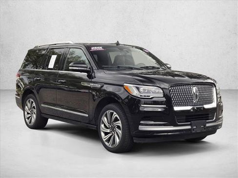 Used 2023 Lincoln Navigator Reserve image 3