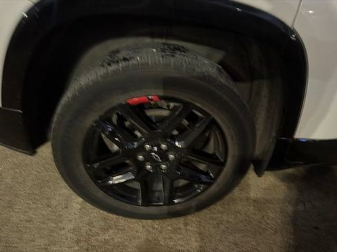 Used 2023 Chevrolet Traverse Premier w/ Redline Edition FWD image 17