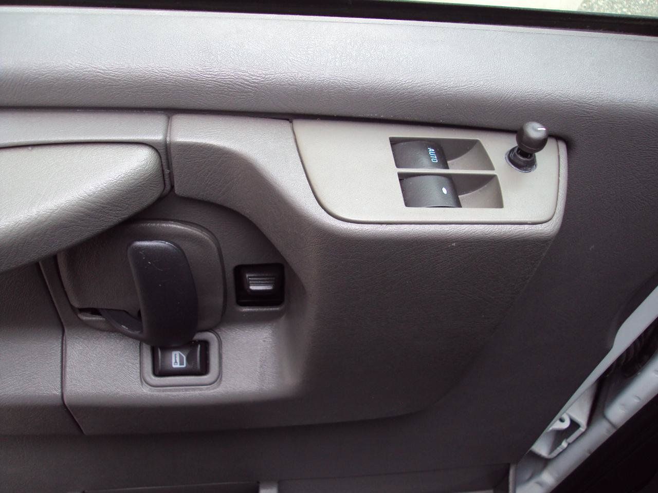 Used 2013 Chevrolet Express 1500 AWD image 16