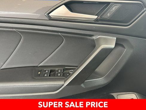 Used 2022 Volkswagen Tiguan SE R-Line AWD/4WD image 10
