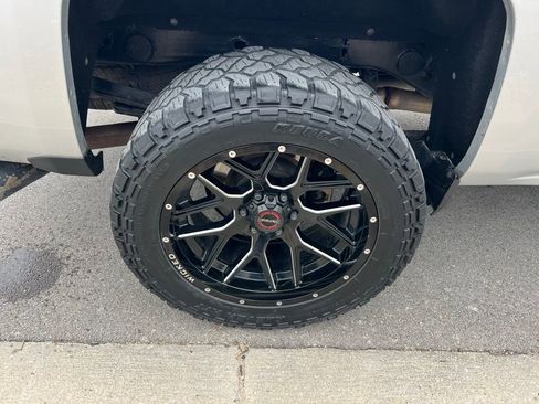 Used 2018 Chevrolet Silverado 1500 LT w/ All Star Edition AWD/4WD image 10