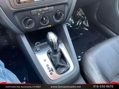 Used 2014 Volkswagen Jetta SE FWD image 18