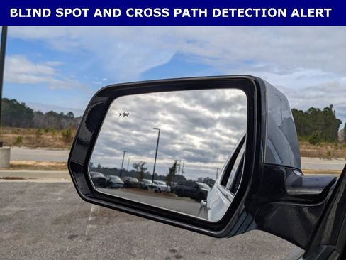 Used 2020 Chevrolet Traverse LT w/ LT Premium Package image 6