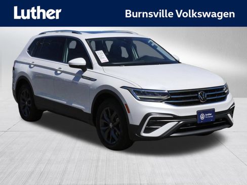 Certified 2023 Volkswagen Tiguan SE w/ Panoramic Sunroof Package AWD/4WD image 1