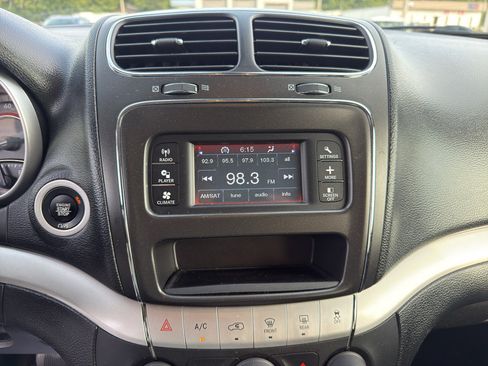 Used 2019 Dodge Journey SE w/ Connectivity Group FWD image 17