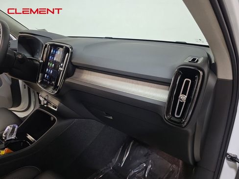 Used 2023 Volvo XC40 B5 Ultimate image 32